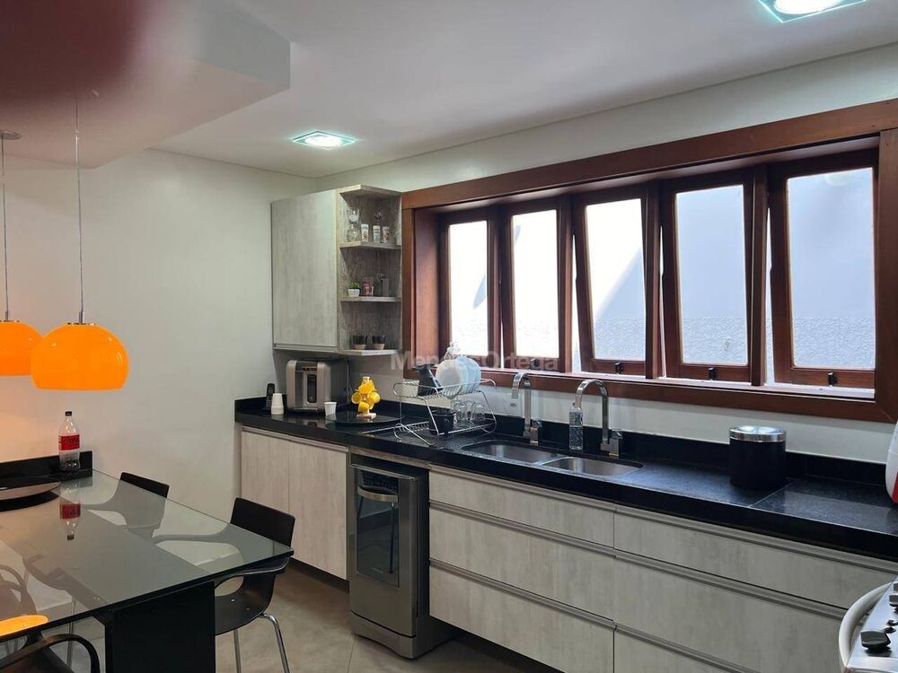 Casa à venda com 3 quartos, 373m² - Foto 3