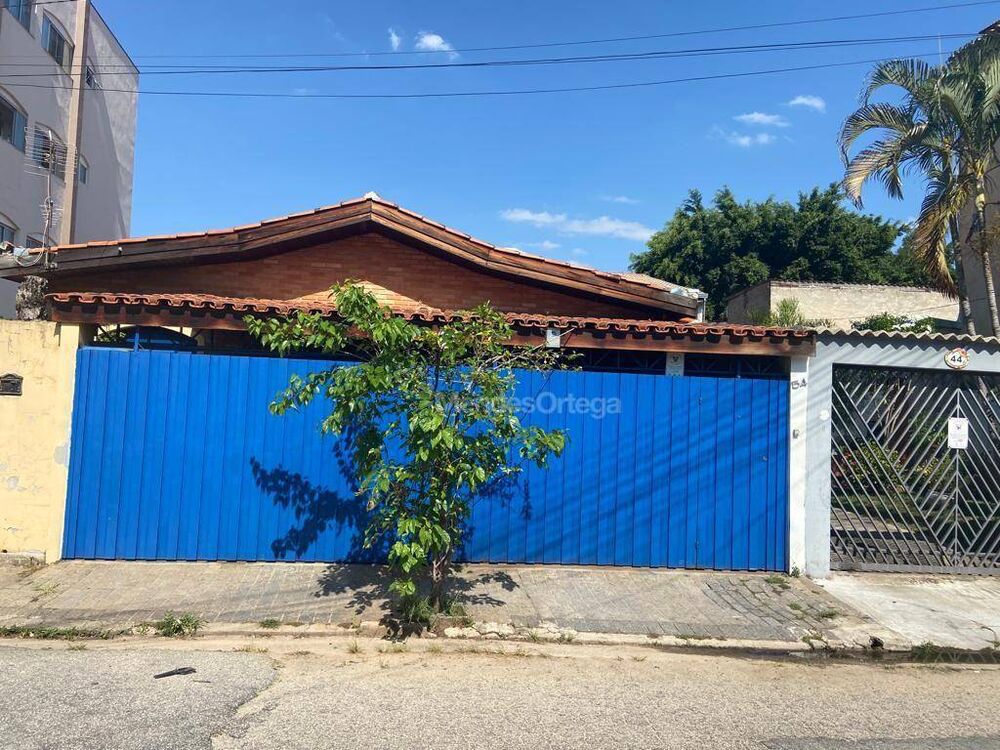 Casa, 4 quartos, 218 m² - Foto 1