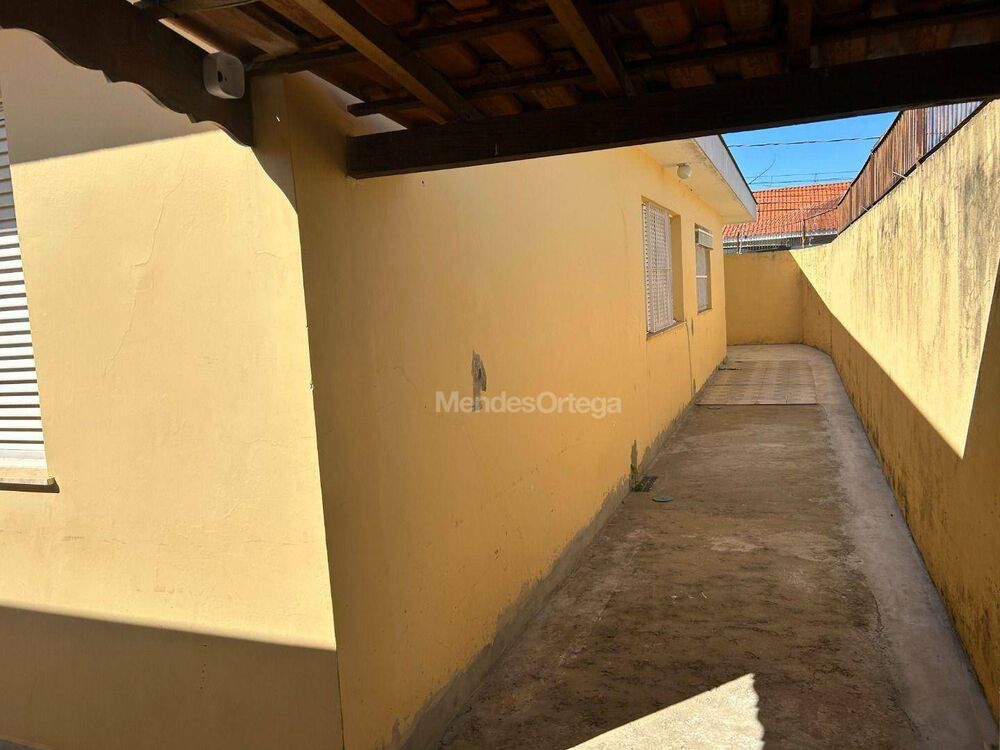 Casa à venda com 3 quartos, 194m² - Foto 2