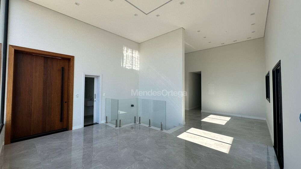 Casa de Condomínio à venda com 3 quartos, 237m² - Foto 1