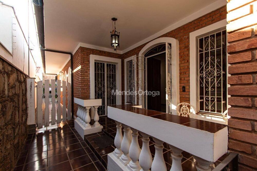 Casa para alugar com 3 quartos, 250m² - Foto 2