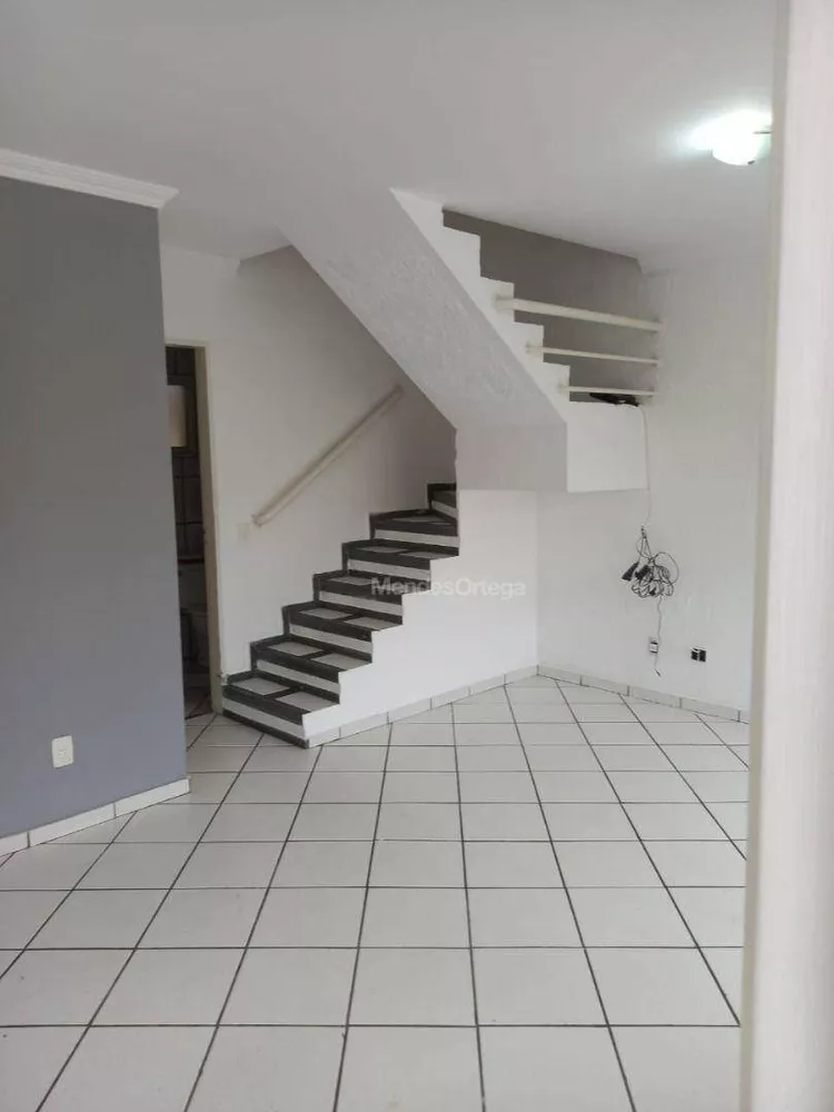 Casa de Condomínio à venda com 3 quartos, 70m² - Foto 3