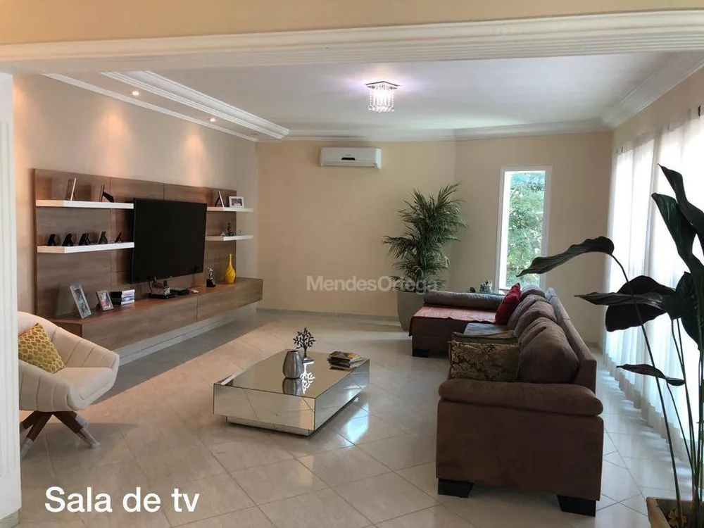 Casa, 3 quartos, 300 m² - Foto 1