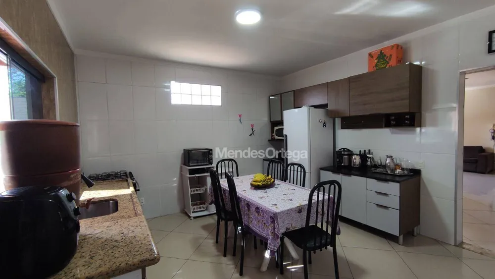 Casa, 3 quartos, 192 m² - Foto 4