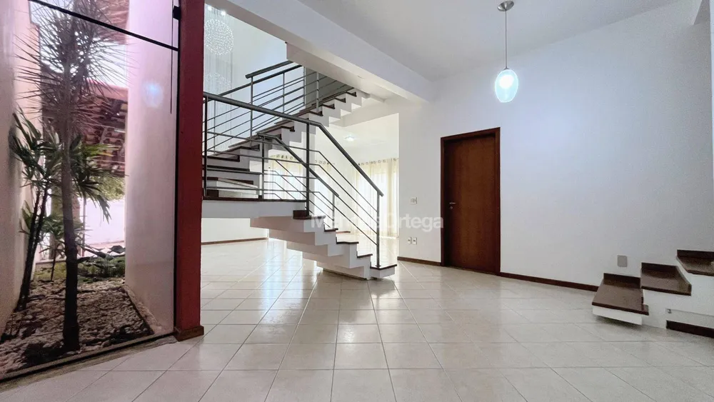 Casa, 3 quartos, 318 m² - Foto 2