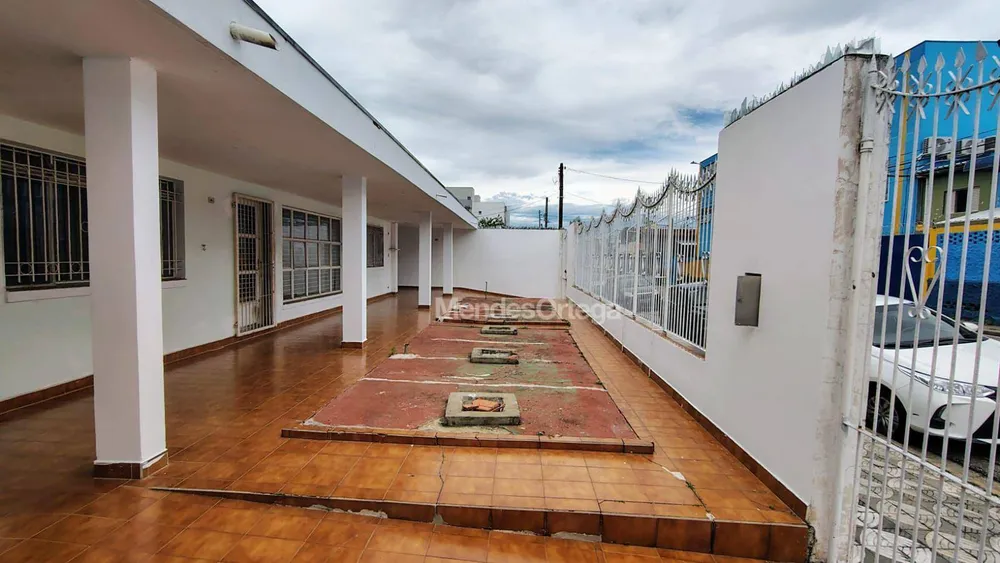 Casa, 4 quartos, 246 m² - Foto 1