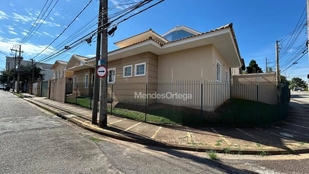 Casa, 3 quartos, 217 m² - Foto 1