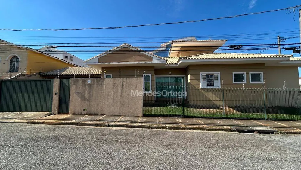 Casa, 3 quartos, 217 m² - Foto 2