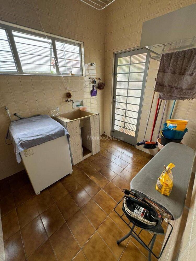 Casa, 3 quartos, 203 m² - Foto 1