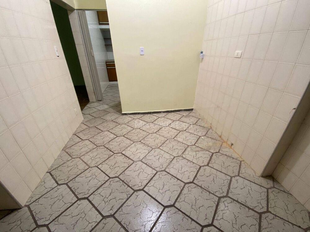 Casa à venda com 4 quartos, 211m² - Foto 3