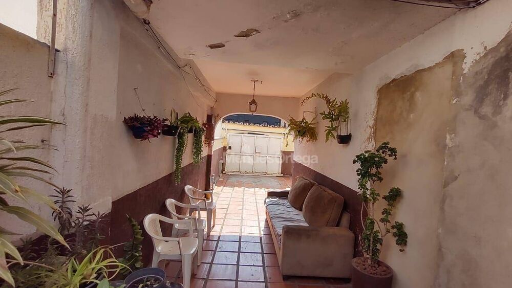 Casa à venda com 3 quartos, 184m² - Foto 1