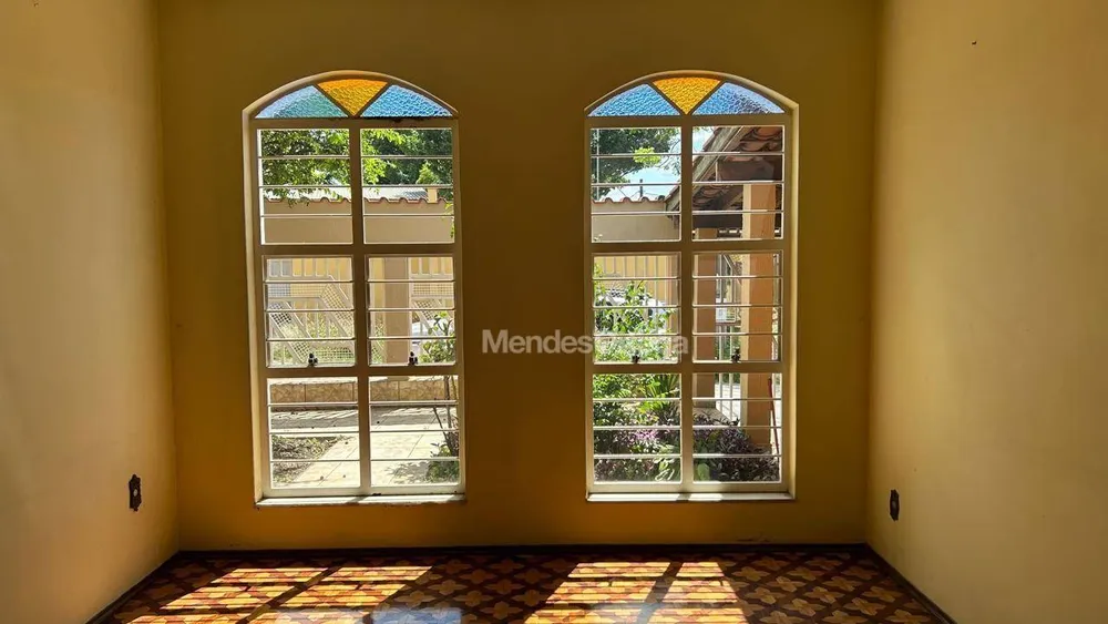 Casa, 4 quartos, 258 m² - Foto 2