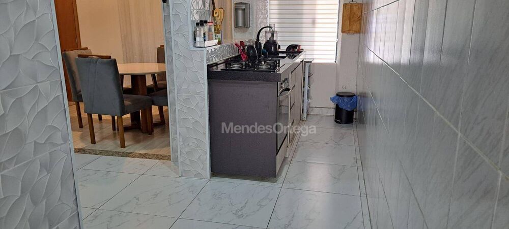 Casa à venda com 3 quartos, 193m² - Foto 1