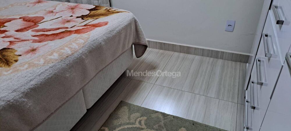 Casa à venda com 3 quartos, 193m² - Foto 2