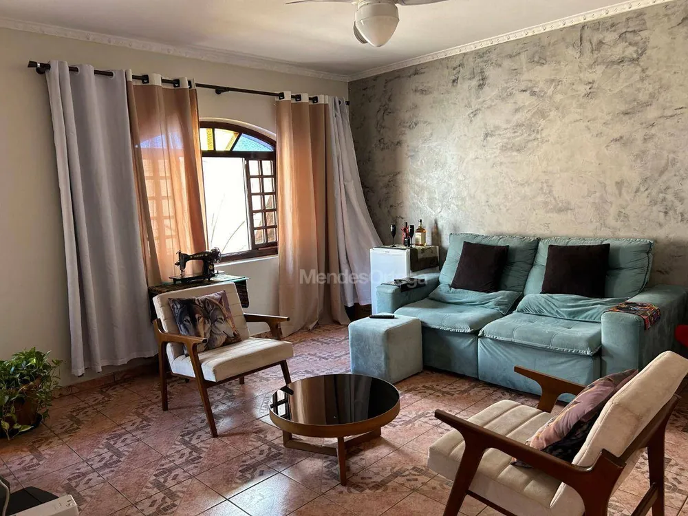Casa, 3 quartos, 174 m² - Foto 1