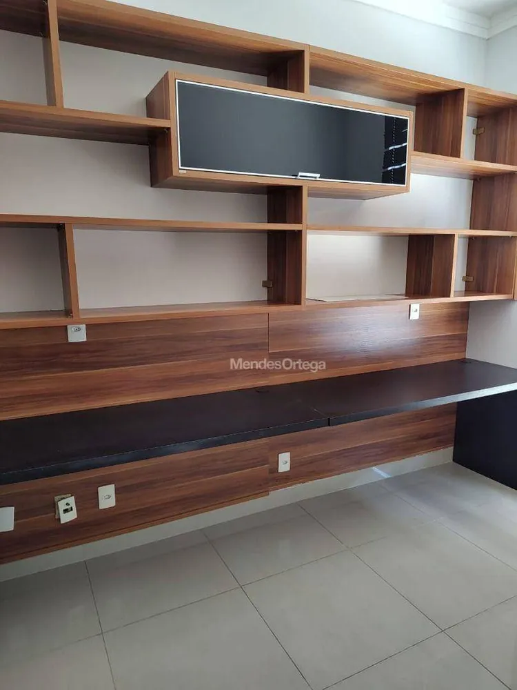 Casa, 3 quartos, 242 m² - Foto 4