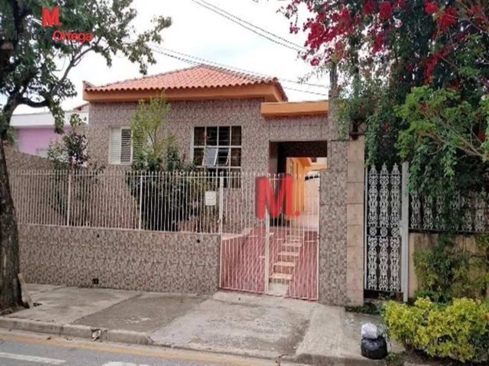 Casa à venda com 3 quartos, 141m² - Foto 1