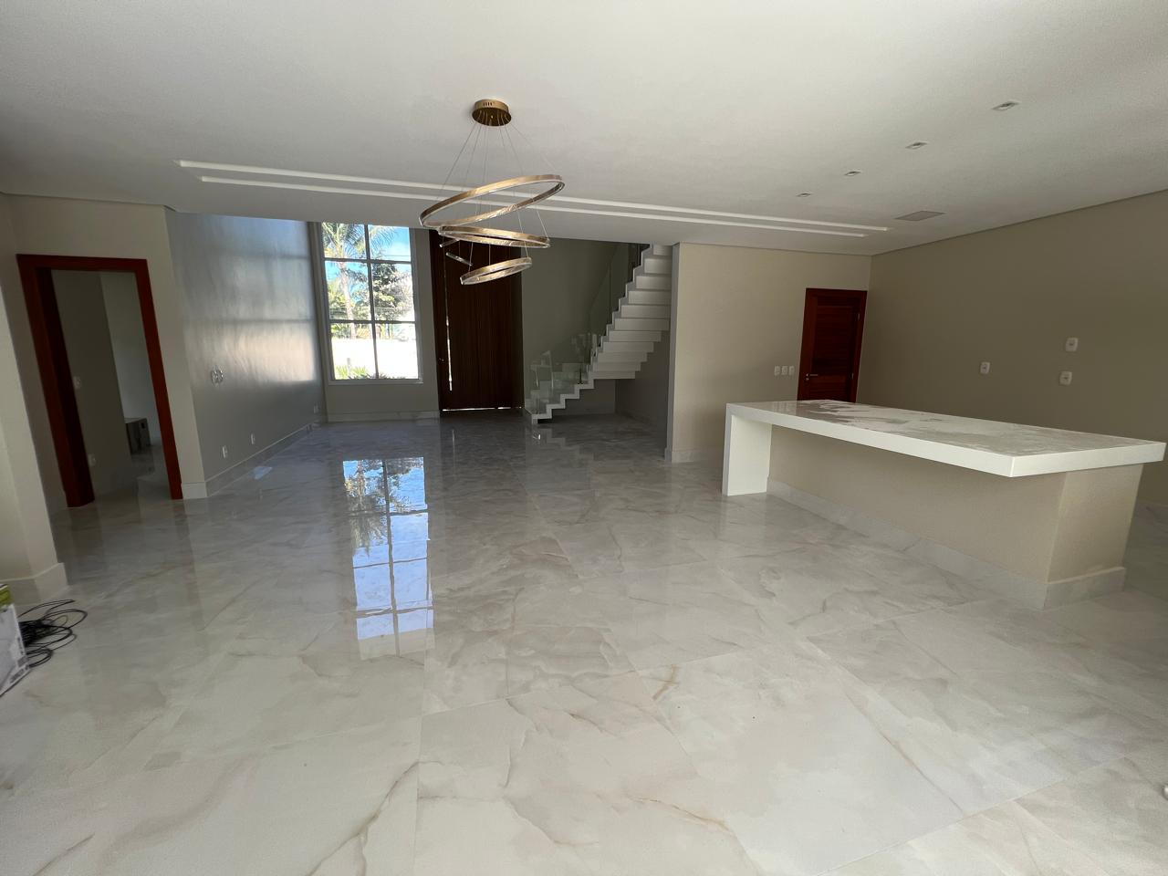 Casa de Condomínio à venda com 4 quartos, 290m² - Foto 3