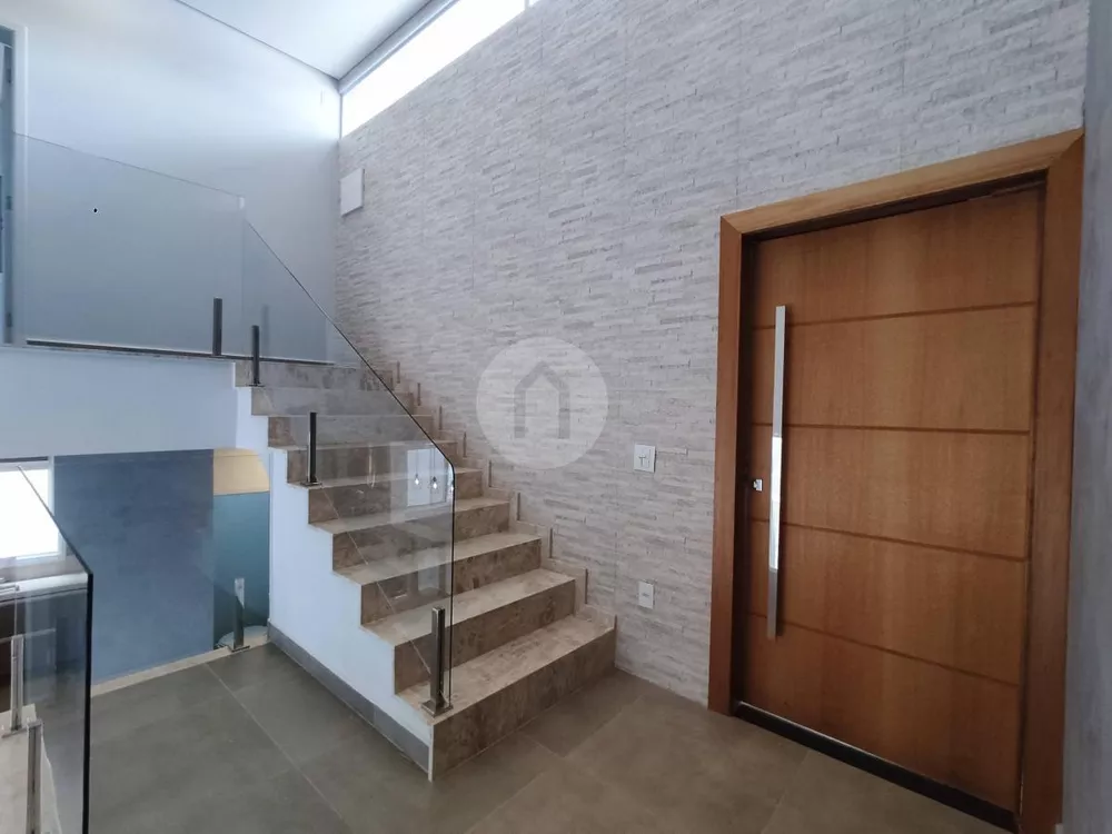 Casa à venda com 3 quartos, 221m² - Foto 2