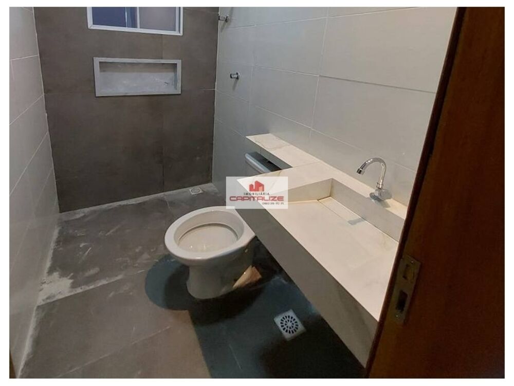 Casa à venda com 3 quartos, 160m² - Foto 2