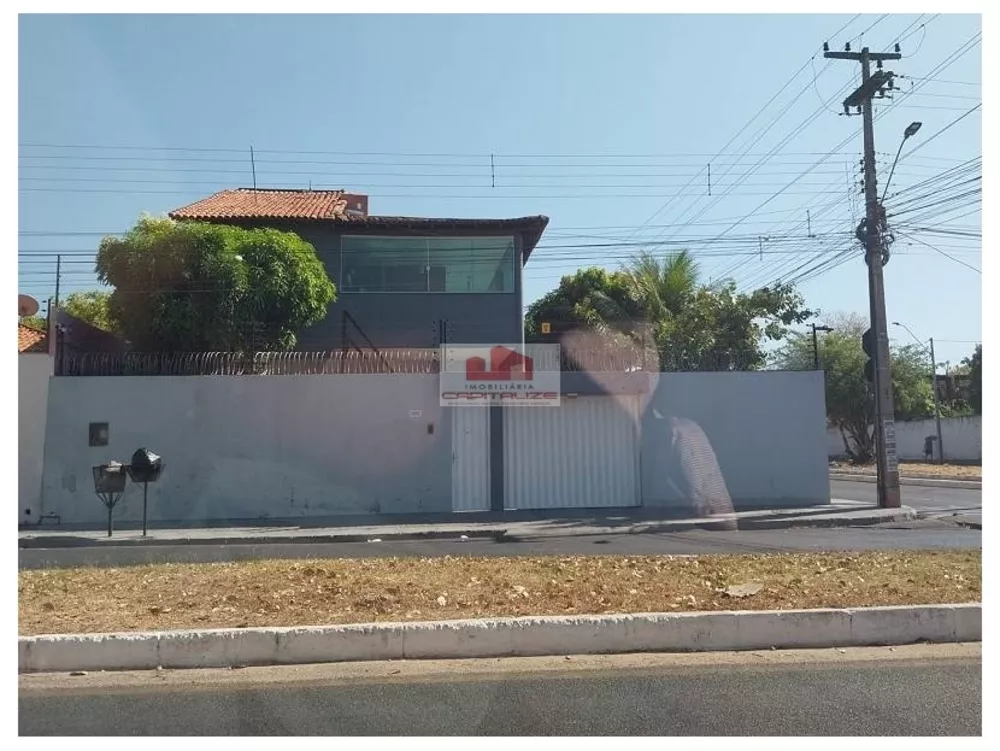 Casa à venda com 5 quartos, 300m² - Foto 1