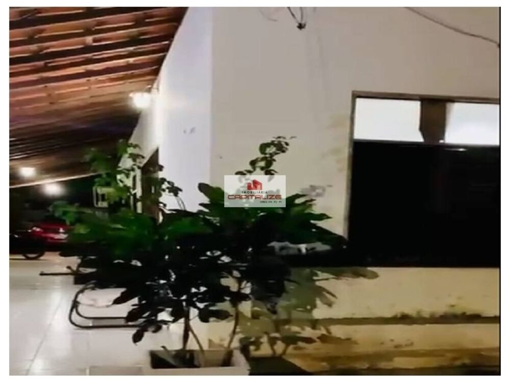 Casa à venda com 3 quartos, 300m² - Foto 1