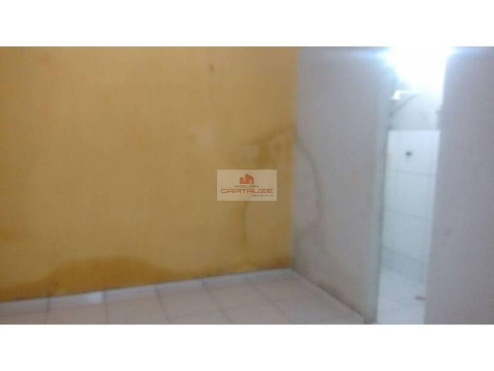 Casa à venda com 2 quartos, 100m² - Foto 2