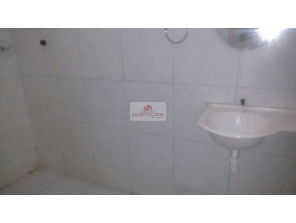 Casa à venda com 2 quartos, 100m² - Foto 3