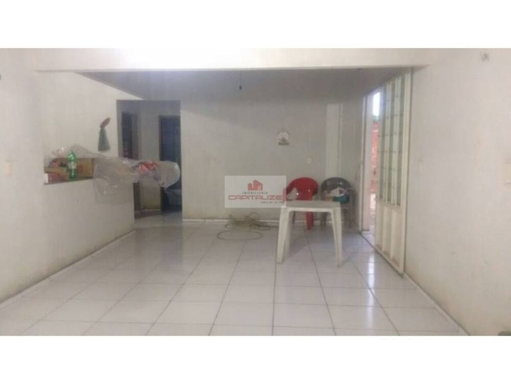 Casa à venda com 2 quartos, 100m² - Foto 1