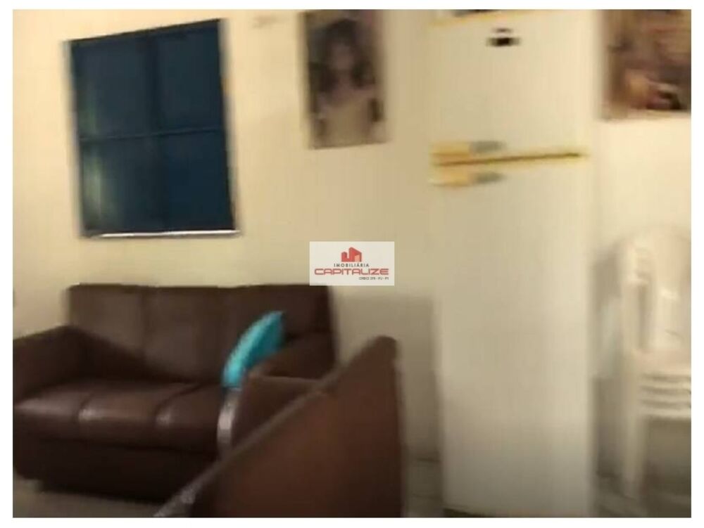 Casa à venda com 2 quartos, 3m² - Foto 7
