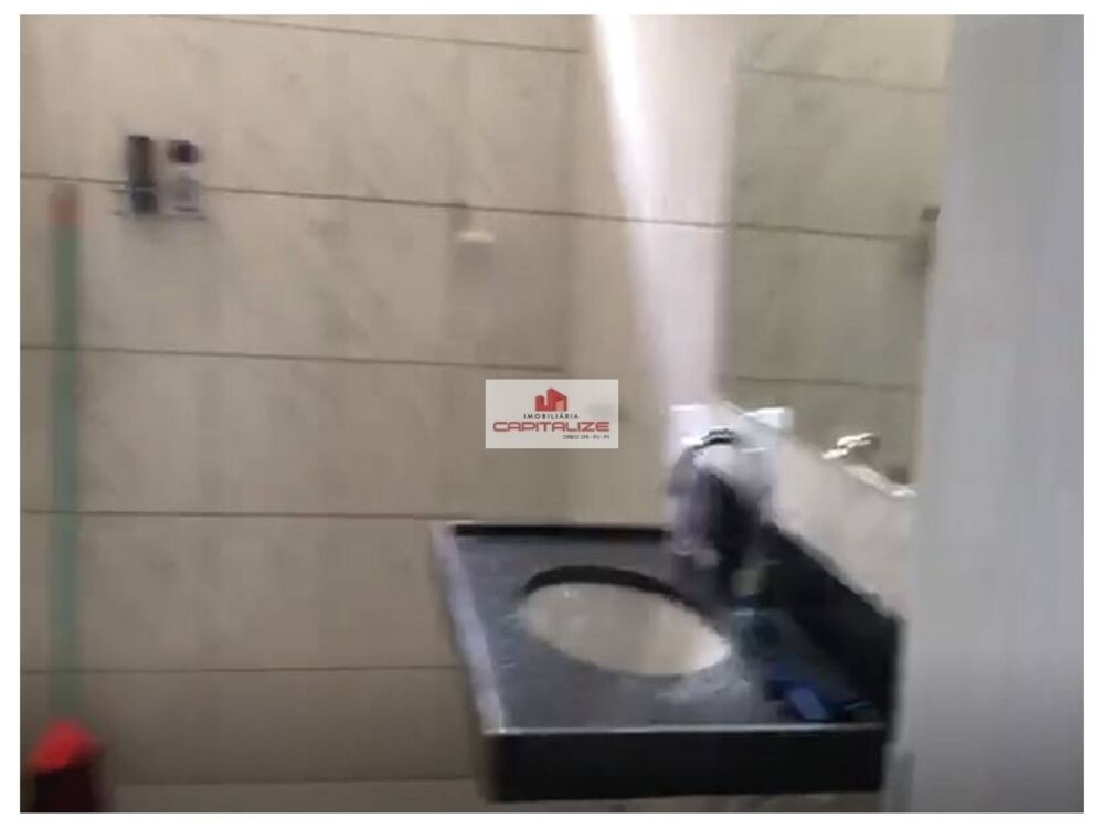Casa à venda com 2 quartos, 3m² - Foto 2