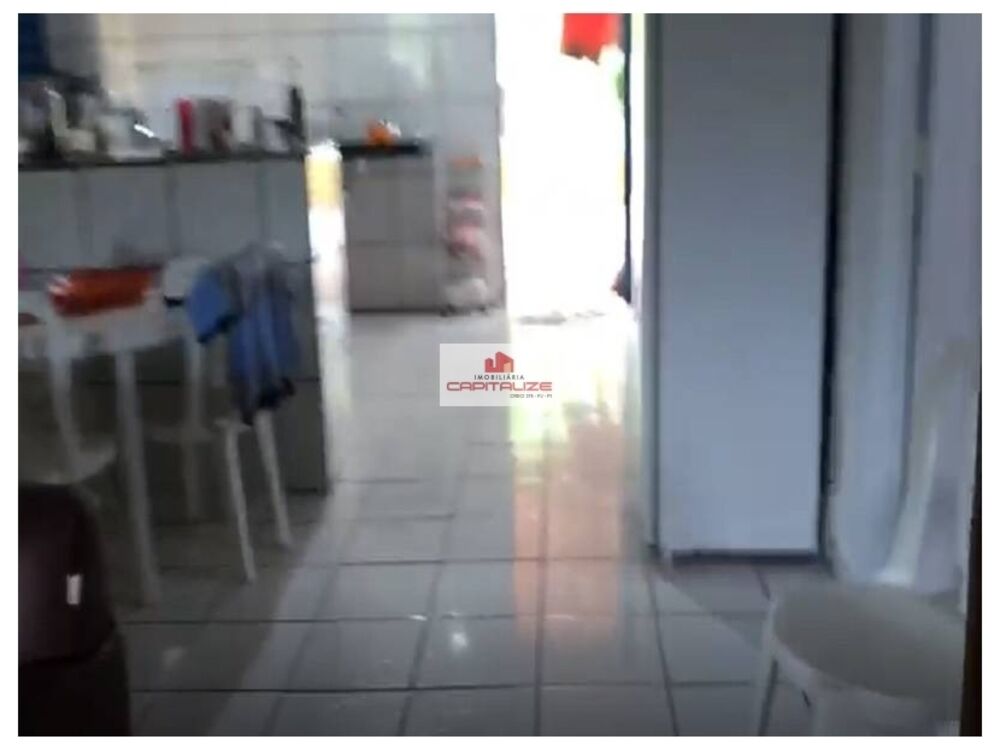 Casa à venda com 2 quartos, 3m² - Foto 8