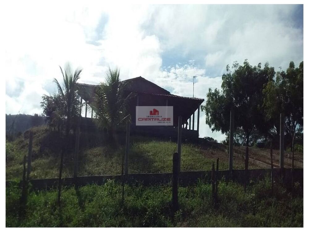 Casa à venda com 3 quartos, 6600m² - Foto 1
