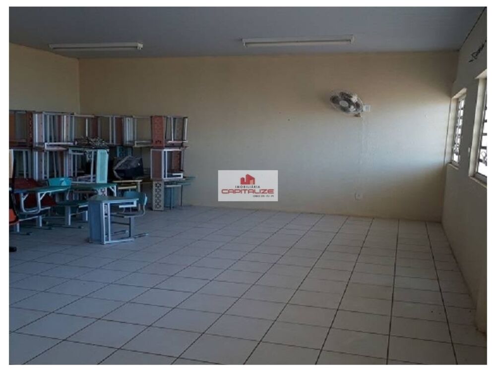 Depósito-Galpão-Armazém à venda com 20 quartos, 10000m² - Foto 1