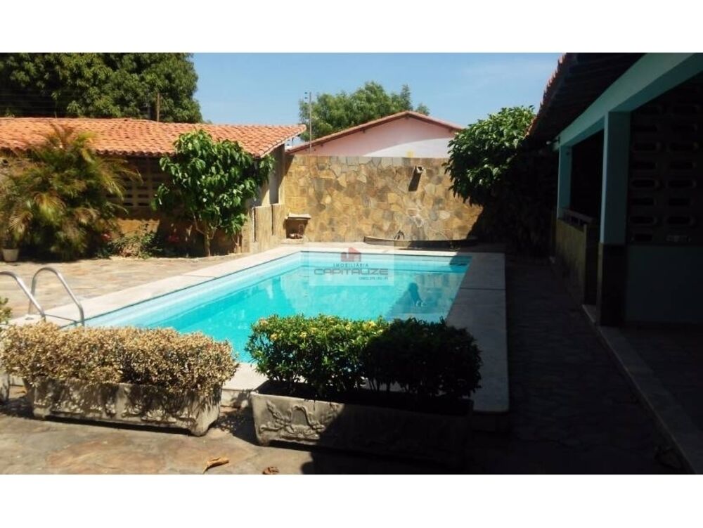 Casa à venda com 5 quartos, 750m² - Foto 1