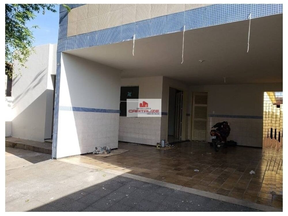 Casa à venda com 4 quartos, 840m² - Foto 1
