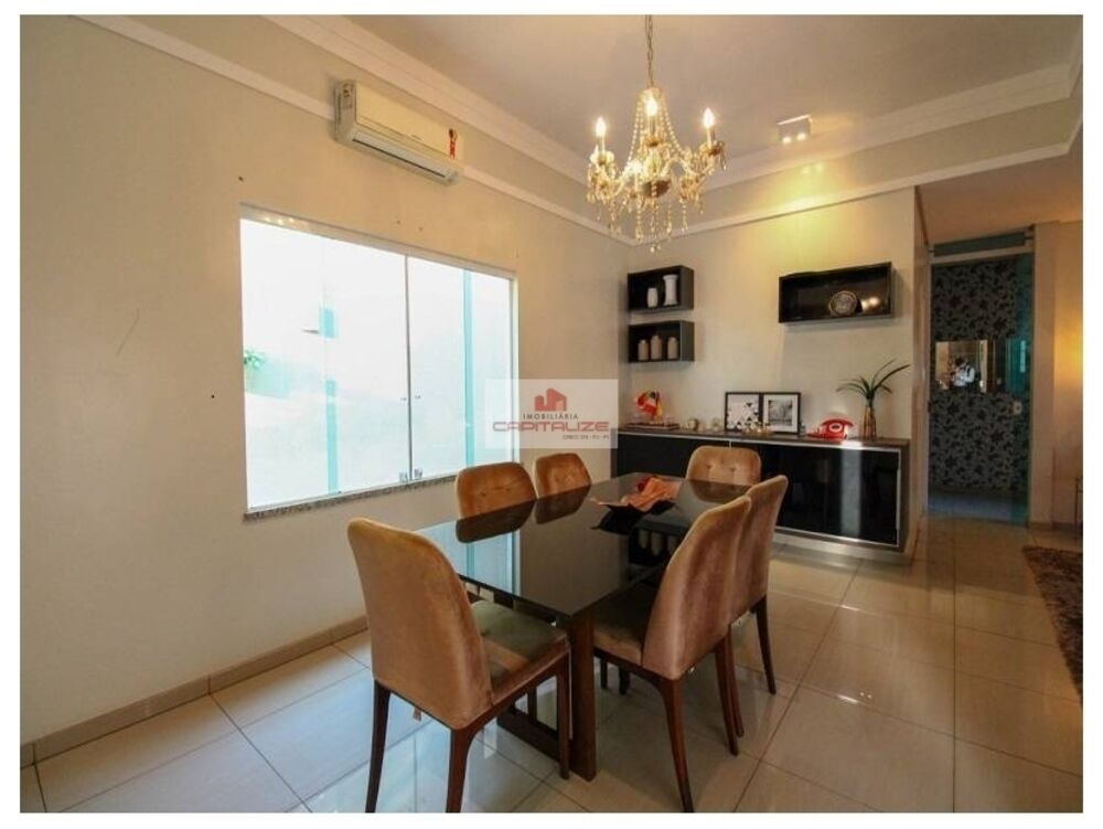 Casa à venda com 4 quartos, 390m² - Foto 1