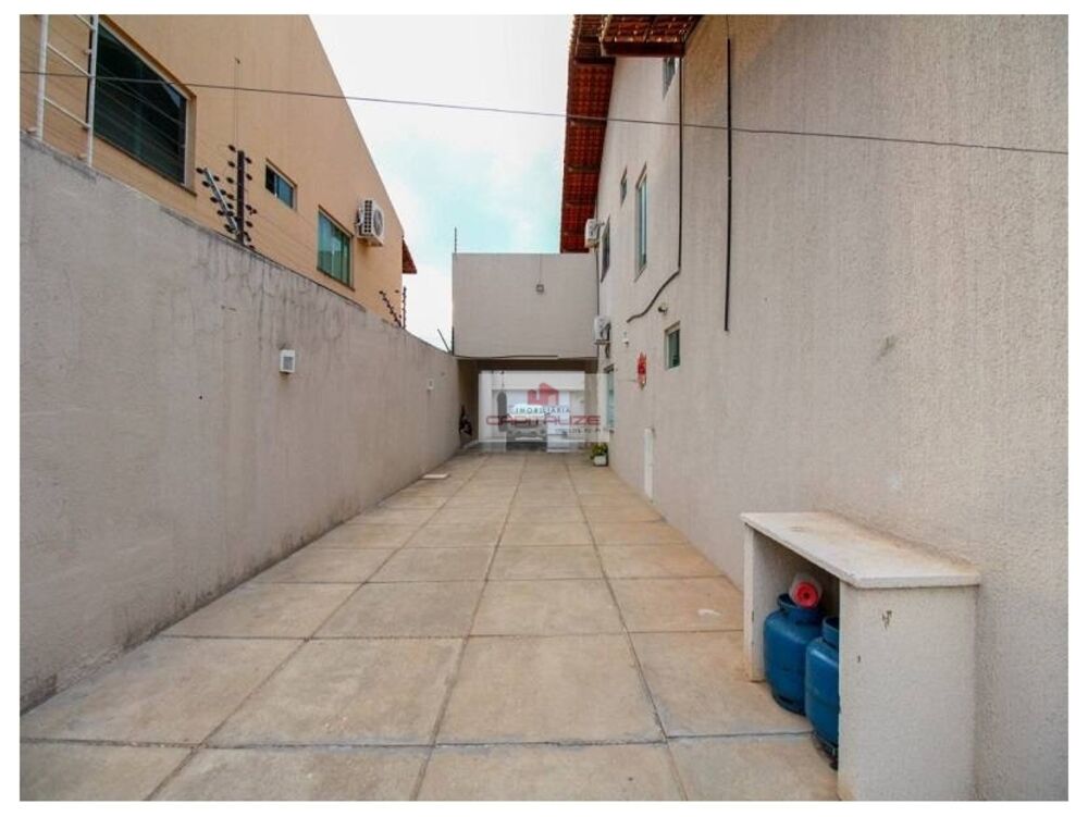 Casa à venda com 4 quartos, 390m² - Foto 2