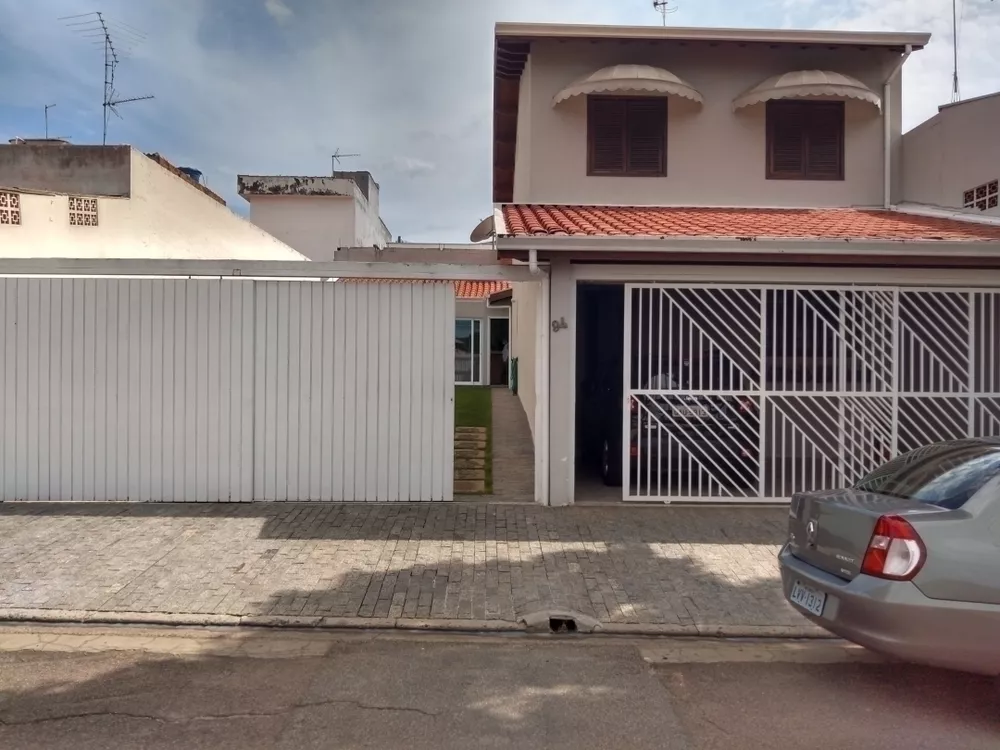 Casa à venda com 3 quartos, 250m² - Foto 2