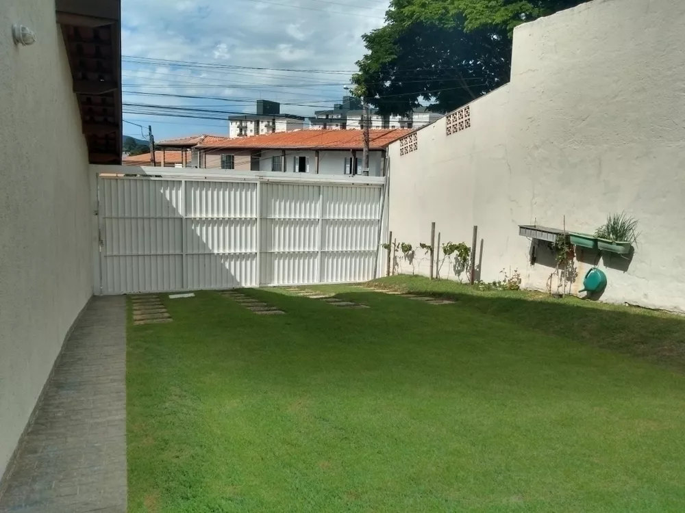 Casa à venda com 3 quartos, 250m² - Foto 3