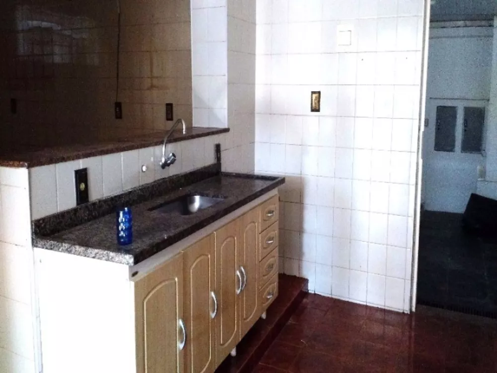 Casa à venda com 5 quartos, 100m² - Foto 3