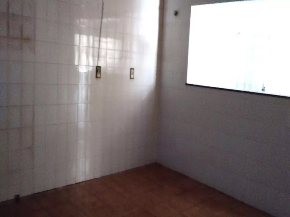 Casa à venda com 5 quartos, 100m² - Foto 2