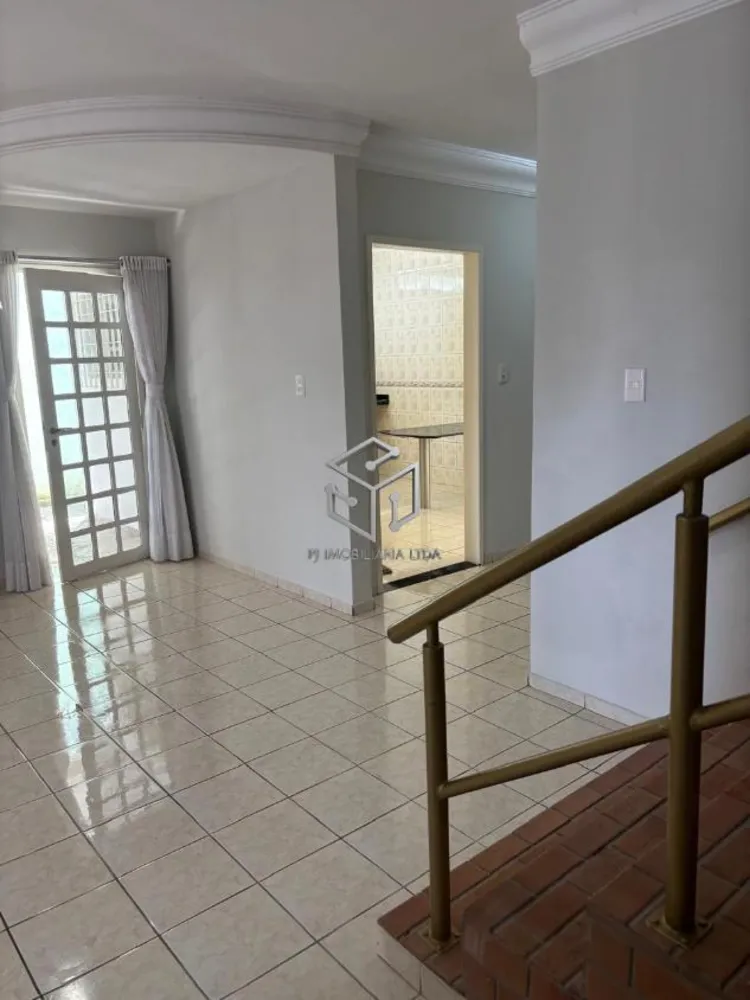 Casa, 4 quartos, 298 m² - Foto 2