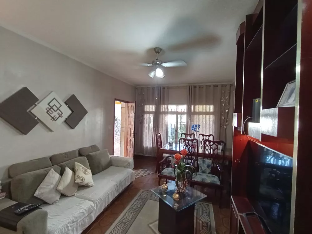 Sobrado à venda com 3 quartos, 300m² - Foto 1