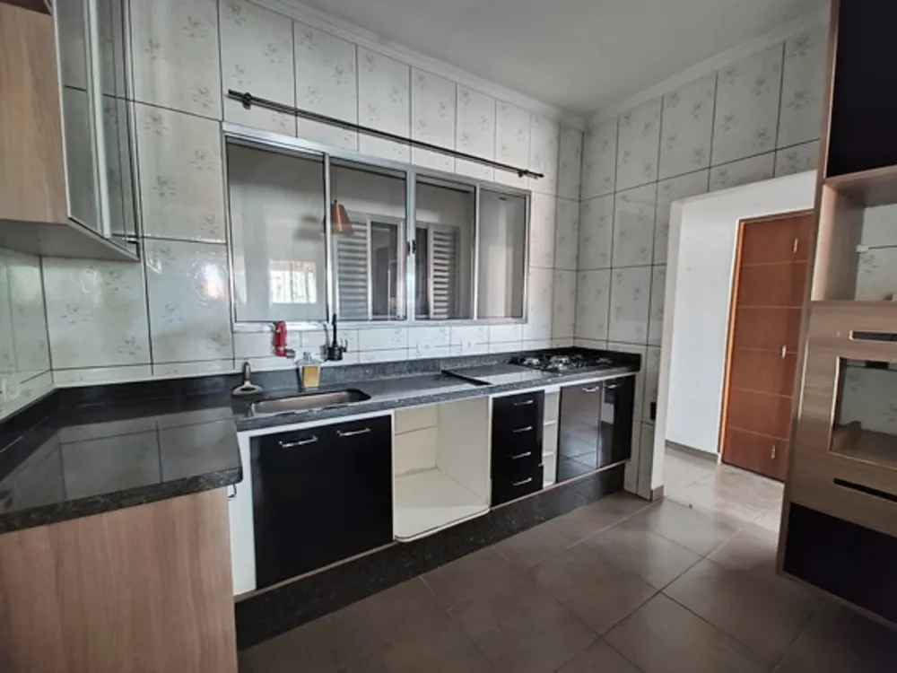 Casa, 2 quartos, 214 m² - Foto 2
