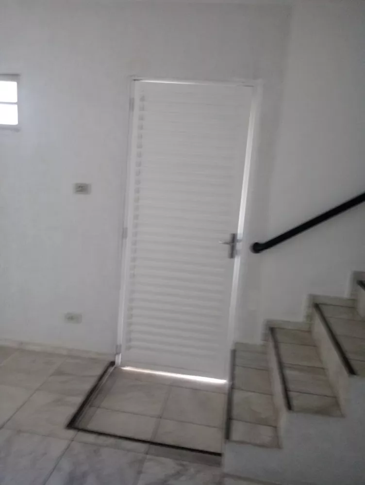 Sobrado à venda com 2 quartos, 300m² - Foto 2