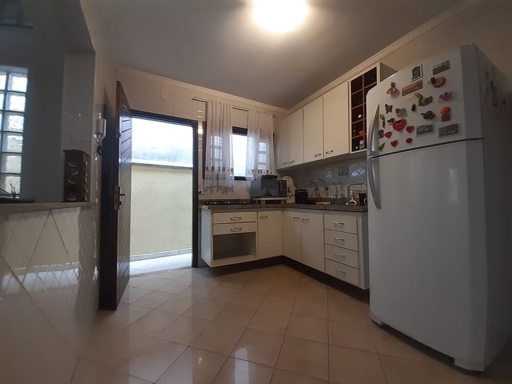Casa à venda com 2 quartos, 130m² - Foto 2