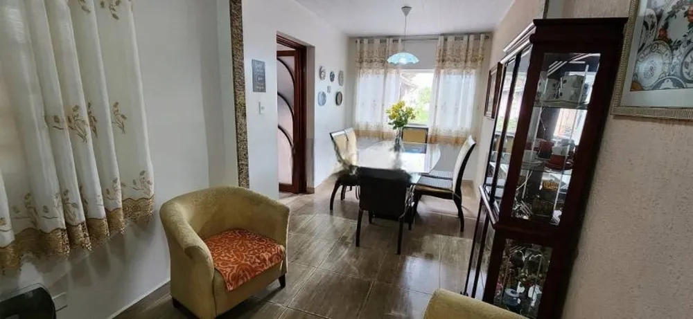 Casa, 3 quartos, 200 m² - Foto 1