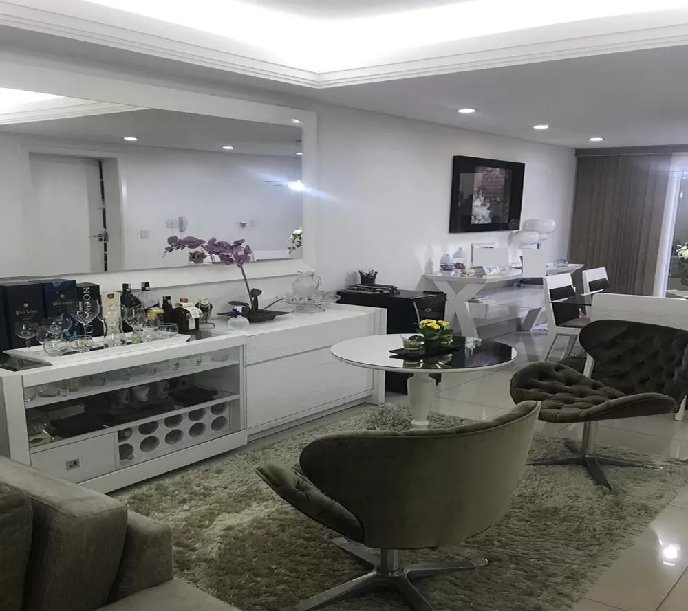 Sobrado à venda com 3 quartos, 200m² - Foto 1