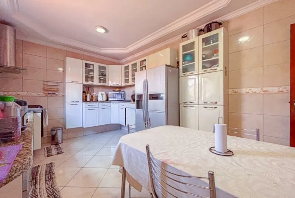 Sobrado, 3 quartos, 227 m² - Foto 2